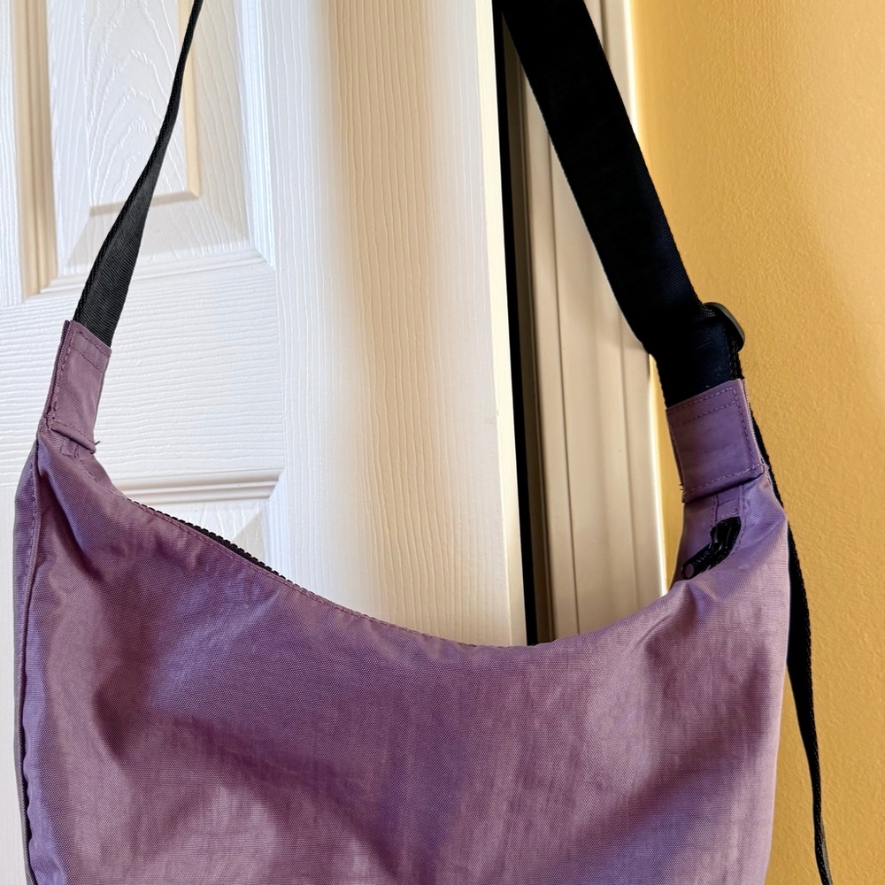 BAGGU U/O Exclusive Medium Crescent Nylon Bag with Logo Strap - Picture 2 of 4
